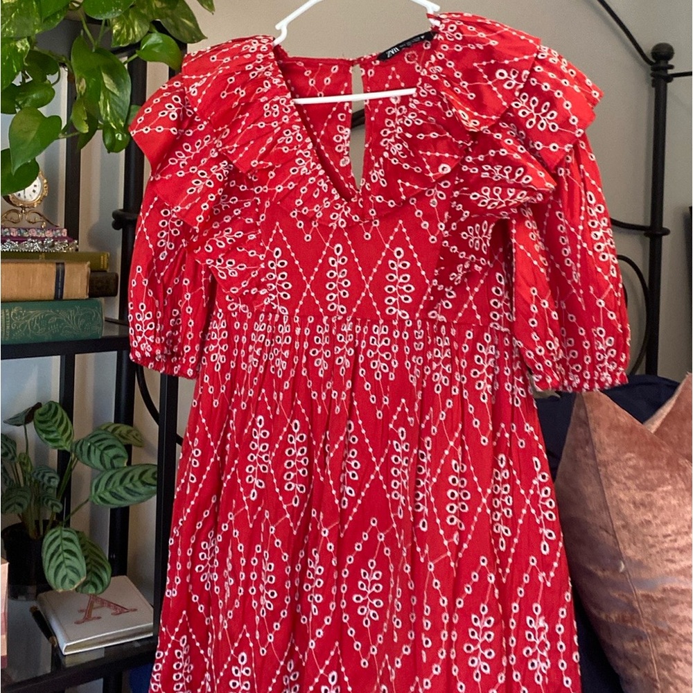 Zara Women’s Dress Red Summer Embroidered Eyelet Dress Size Small Like New❤️🤍